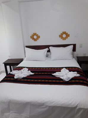 Standard-Doppelzimmer, 1 Queen-Bett | Badezimmer | Kostenlose Toilettenartikel, Haartrockner