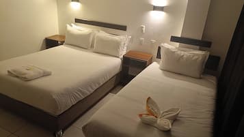 Basic Triple Room | Desk, laptop workspace, free WiFi