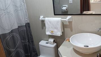 Phòng 3 cơ bản | Phòng tắm | Đồ dùng nhà tắm miễn phí, máy sấy tóc