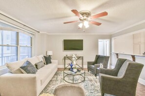 Televisión y oficina 