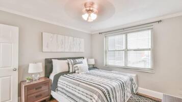 1 soverom, skrivebord, strykejern/-brett og wi-fi