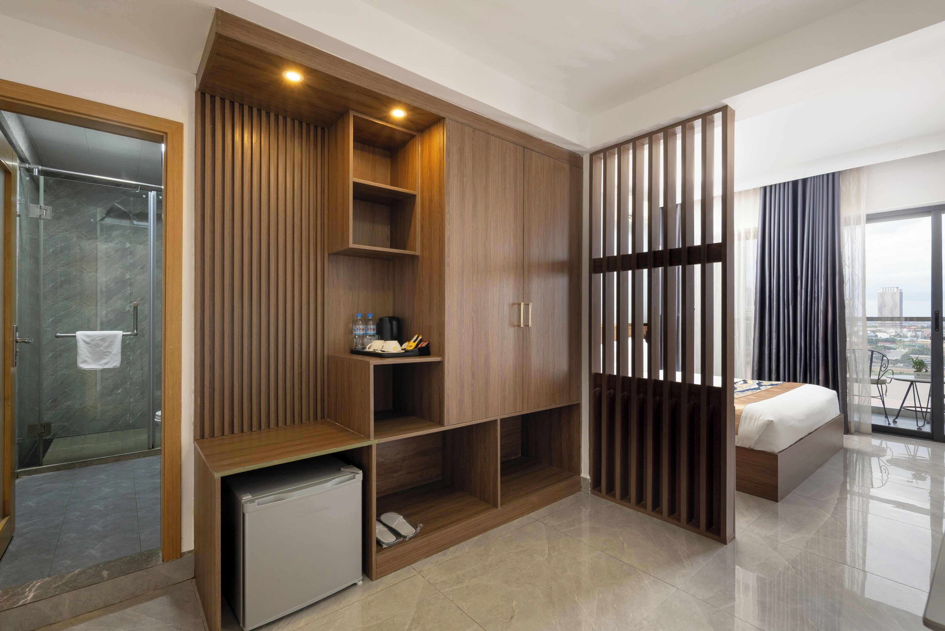 Habitación Premier doble, 1 cama de matrimonio grande, terraza, vistas al río | Caja fuerte, escritorio, sistema de insonorización
