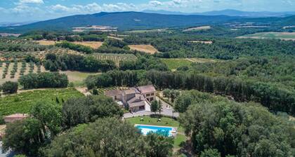 Surrounded by greenery and nature, a newly restored villa and an annex ideal for a group up to 14 pe