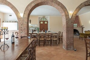Dining - Surrounded by greenery and nature, a newly restored villa and an annex ideal for a group up to 14 pe (Murlo)