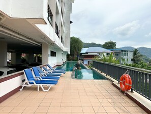 Outdoor pool - Sea and Sky condo Karon 306 (Karon)