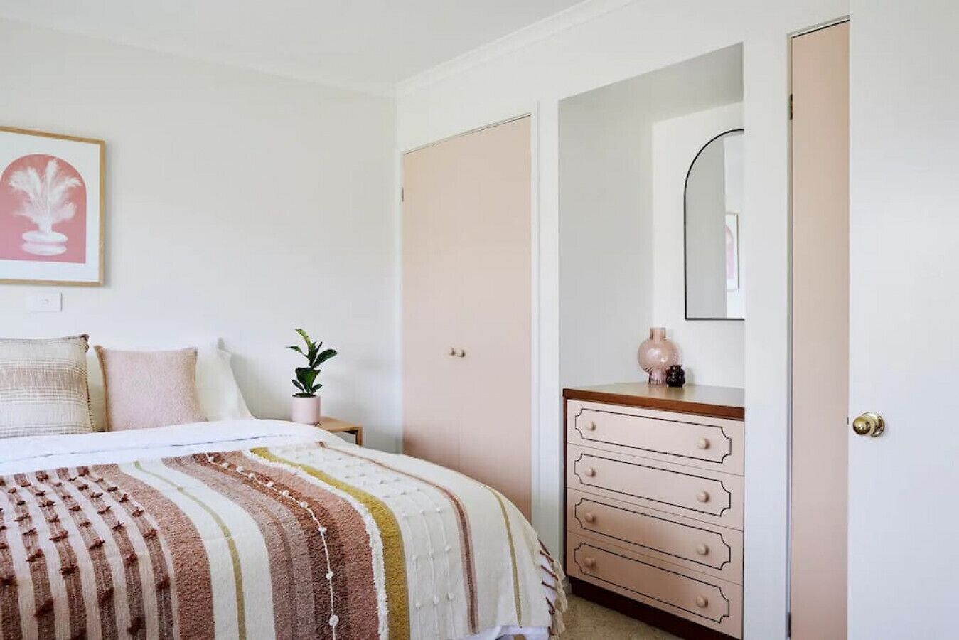 3 habitaciones, escritorio, tabla de planchar con plancha y wifi gratis 