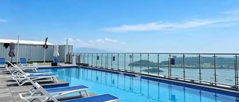 Infinity pool