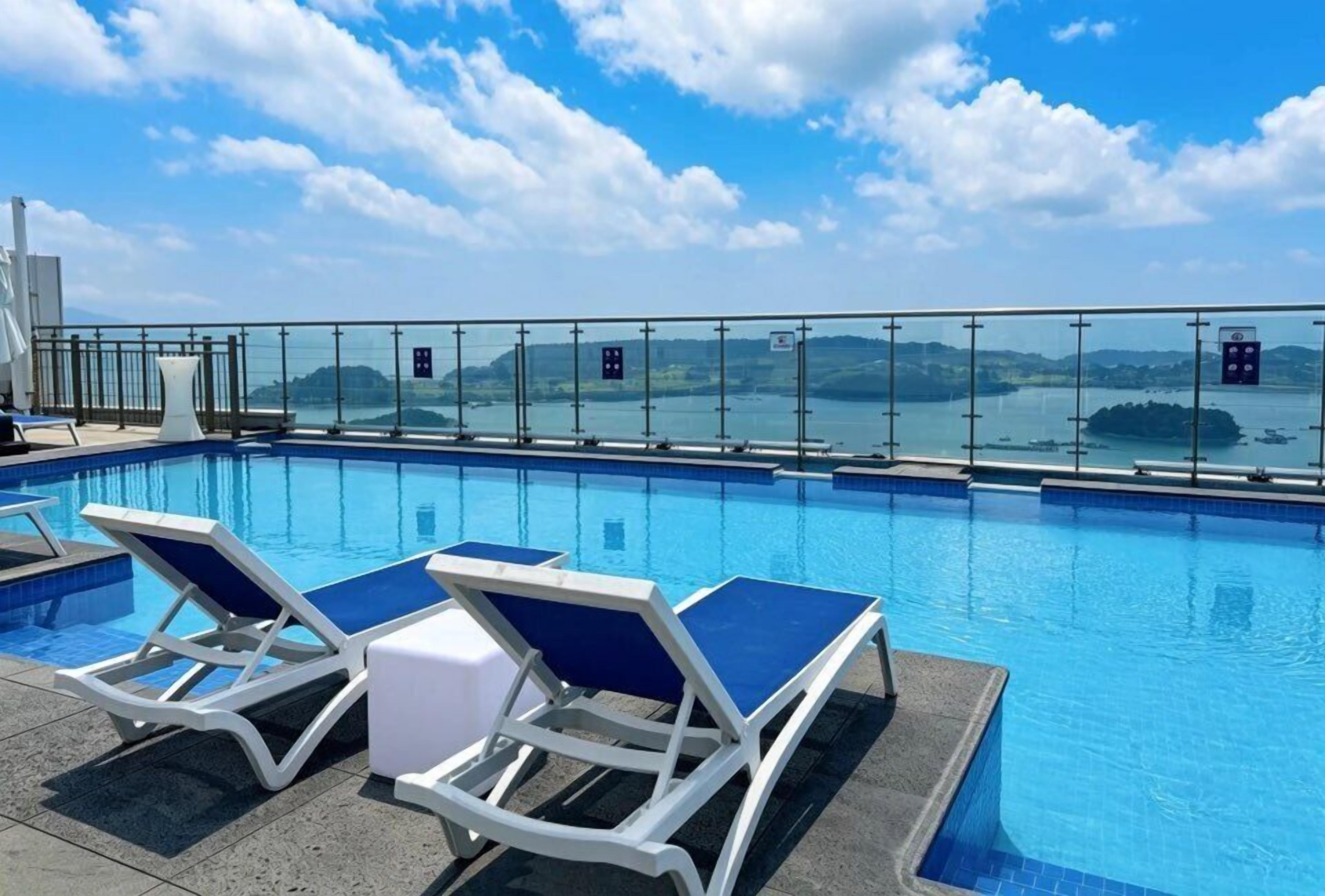 Infinity pool