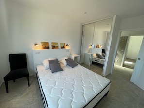 6 bedrooms, iron/ironing board, travel cot, free WiFi