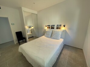 6 bedrooms, iron/ironing board, travel crib, free WiFi