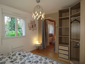 4 Schlafzimmer, Schreibtisch, Reisekinderbett, kostenloses WLAN