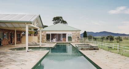 Cosy Villa with mountain views