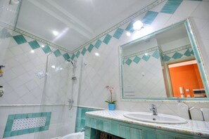 Douche, serviettes fournies