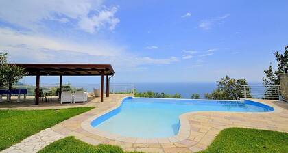 Villa Eichi: A welcoming apartment that is part of a villa in a quiet position, located on a hillside above the sea, with Free WI-FI.