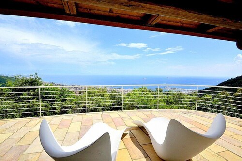 Villa Eichi: A welcoming apartment that is part of a villa in a quiet position, located on a hillside above the sea, with Free WI-FI.