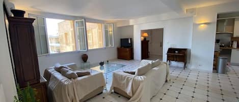 Télévision, livres, imprimantes