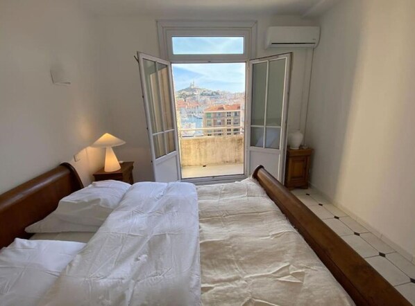 2 bedrooms, desk, iron/ironing board, free WiFi