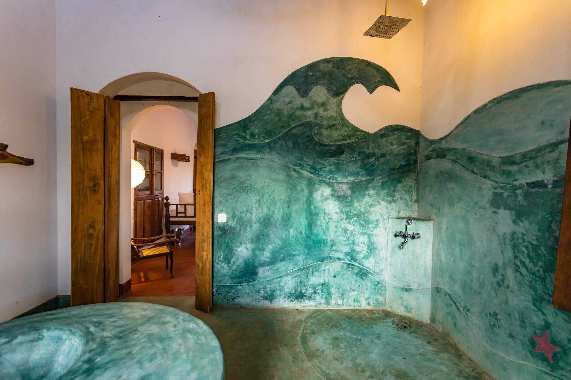 Luxury Villa | Bathroom | Rainfall showerhead, towels