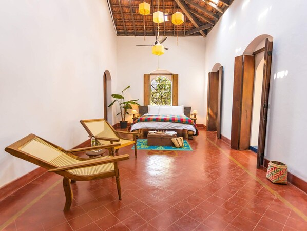 Luxury Villa | Free WiFi, bed sheets - Seclude Falling Cashews Charao Goa (Chorao)