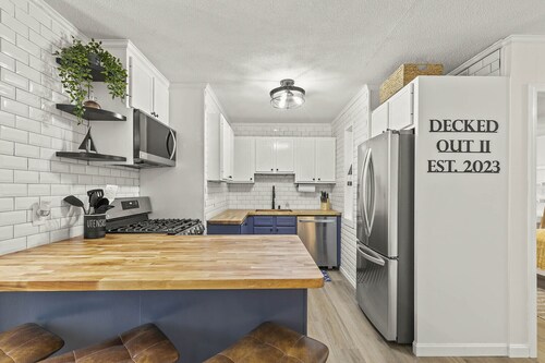 [New Listing] Walk To Beach, Main St, Harbor. Beautifully Renovated - Captain Gosnold Village