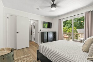 3 bedrooms, WiFi, bed sheets - [New Listing] Walk To Beach, Main St, Harbor. Beautifully Renovated - Captain Gosnold Village (Hyannis)