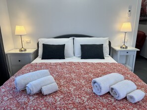 1 quarto, Wi-Fi de cortesia, roupa de cama