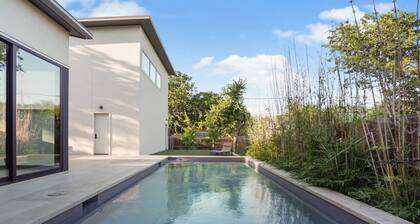 Walk to Soco + Lounge Poolside at Luxe King Suite
