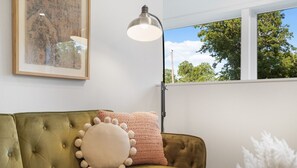 Smart TV - Walk to Soco + Lounge Poolside at Luxe King Suite (Austin)