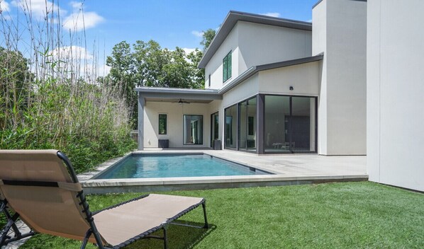 Outdoor pool - Walk to Soco + Lounge Poolside at Luxe King Suite (Austin)