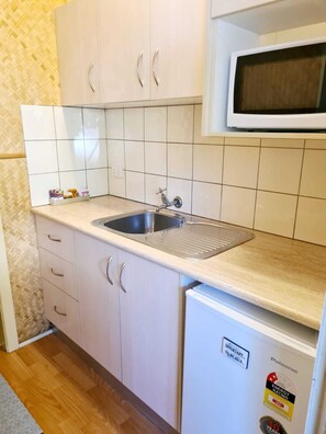 Fridge, microwave, stovetop