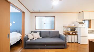 Basic Apartment | Living area | Video-game console