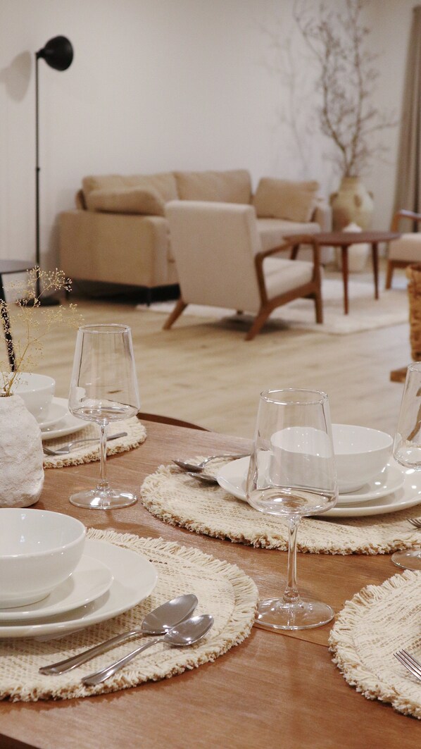 Interior - Haven Guesthouse in Milwaukie - 2 Bedroom & 2 Bathroom with Fenced Backyard (Milwaukie)