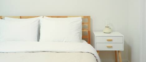 2 makuuhuonetta, työpöytä, silitysrauta/-lauta, ilmainen Wi-Fi