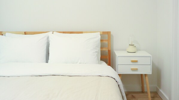 2 makuuhuonetta, työpöytä, silitysrauta/-lauta, ilmainen Wi-Fi