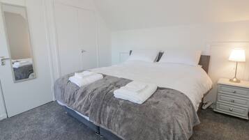 2 bedrooms, individually decorated, individually furnished, free WiFi