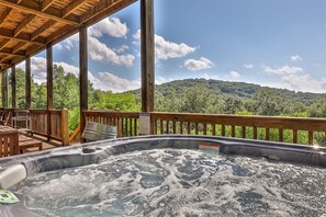 Outdoor spa tub - Sunset Summit | Morganton, GA (Morganton)