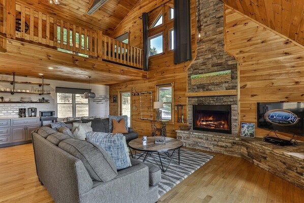 Smart TV, fireplace