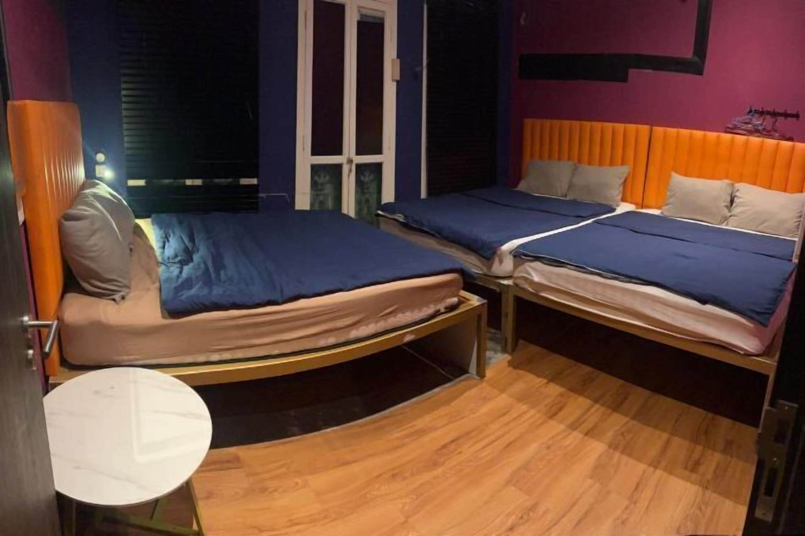 Desk, laptop workspace, free WiFi