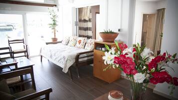 1 Schlafzimmer, Zimmersafe, Schreibtisch, Bügeleisen/Bügelbrett