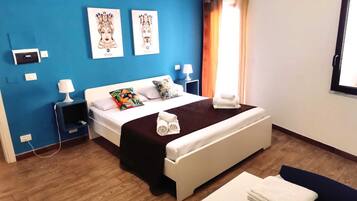 1 chambre, articles gratuits dans le mini-bar, bureau