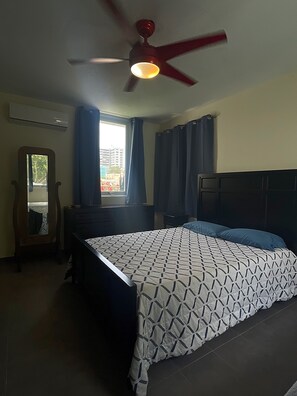 3 chambres, bureau, fer et planche à repasser, accès au Wi-Fi (inclus)