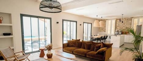 Coin salon dans le hall