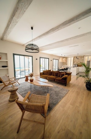 Sala de estar en el lobby. UNE HISTOIRE DE FAMILLE