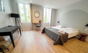 Classic Double Room | Blackout drapes, iron/ironing board, free WiFi - UNE HISTOIRE DE FAMILLE (Collobrières)