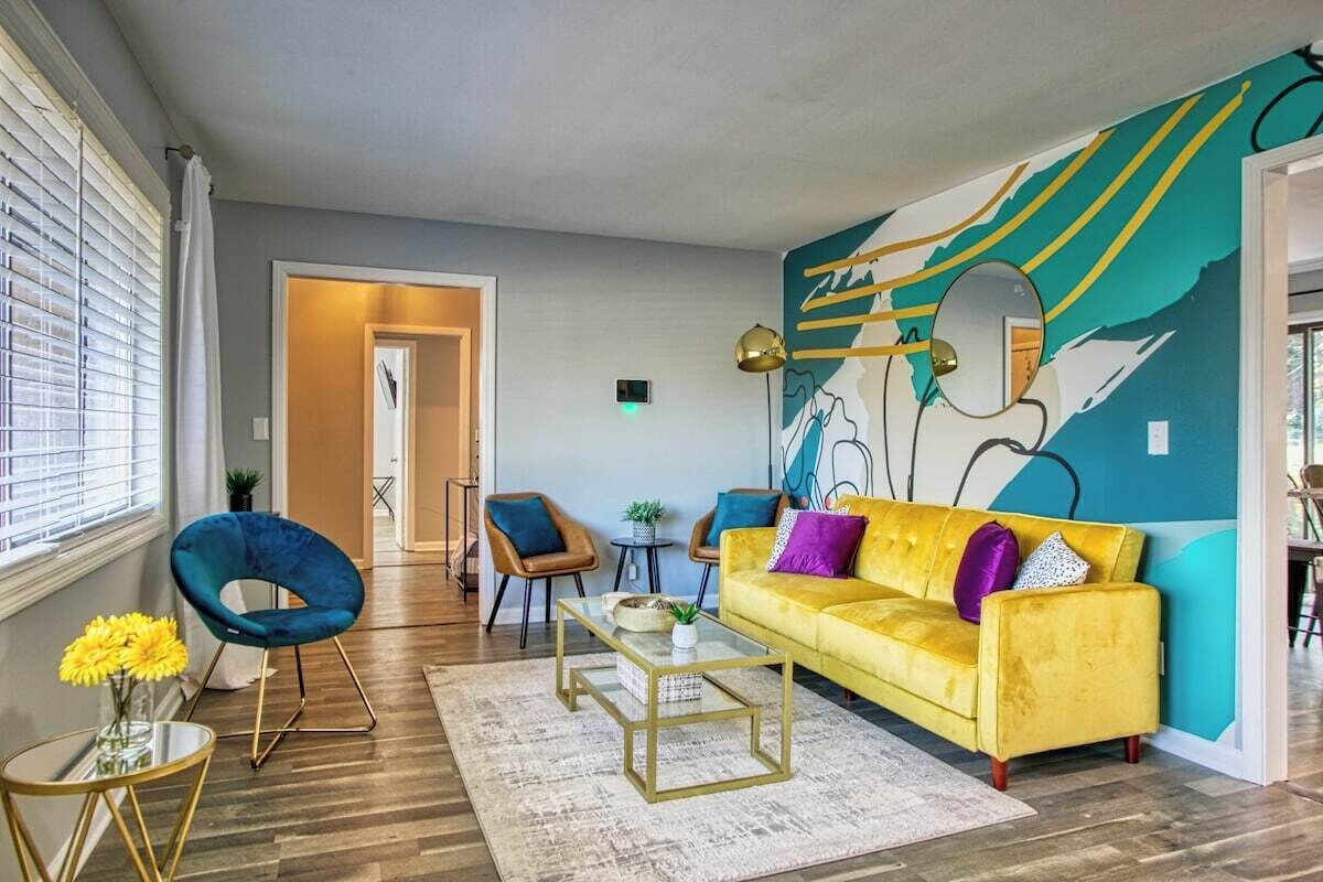 House | 3 bedrooms, desk