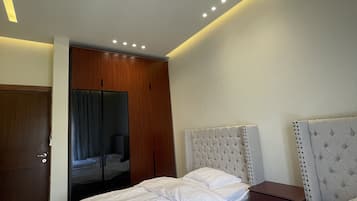 2 habitaciones, tabla de planchar con plancha, wifi y ropa de cama