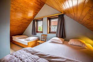 3 bedrooms, desk, WiFi