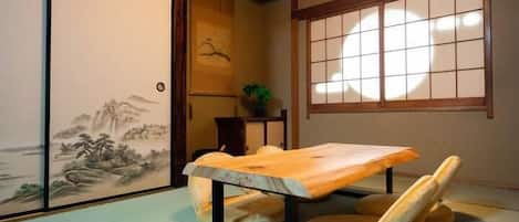 Apartemen Basic | 4 kamar tidur, tirai kedap cahaya, dan setrika/meja setrika