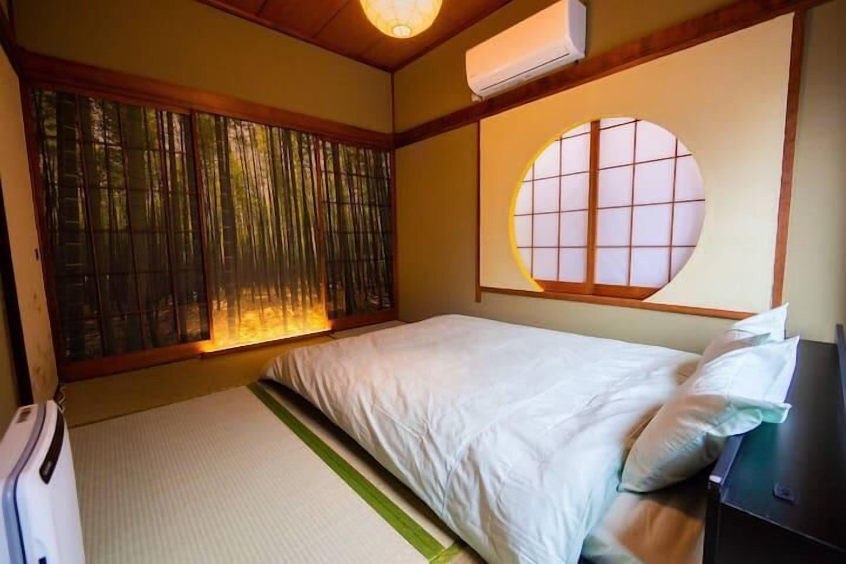 4 bedrooms, blackout drapes, iron/ironing board, free WiFi