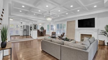 House, Accessible | 6 bedrooms, desk